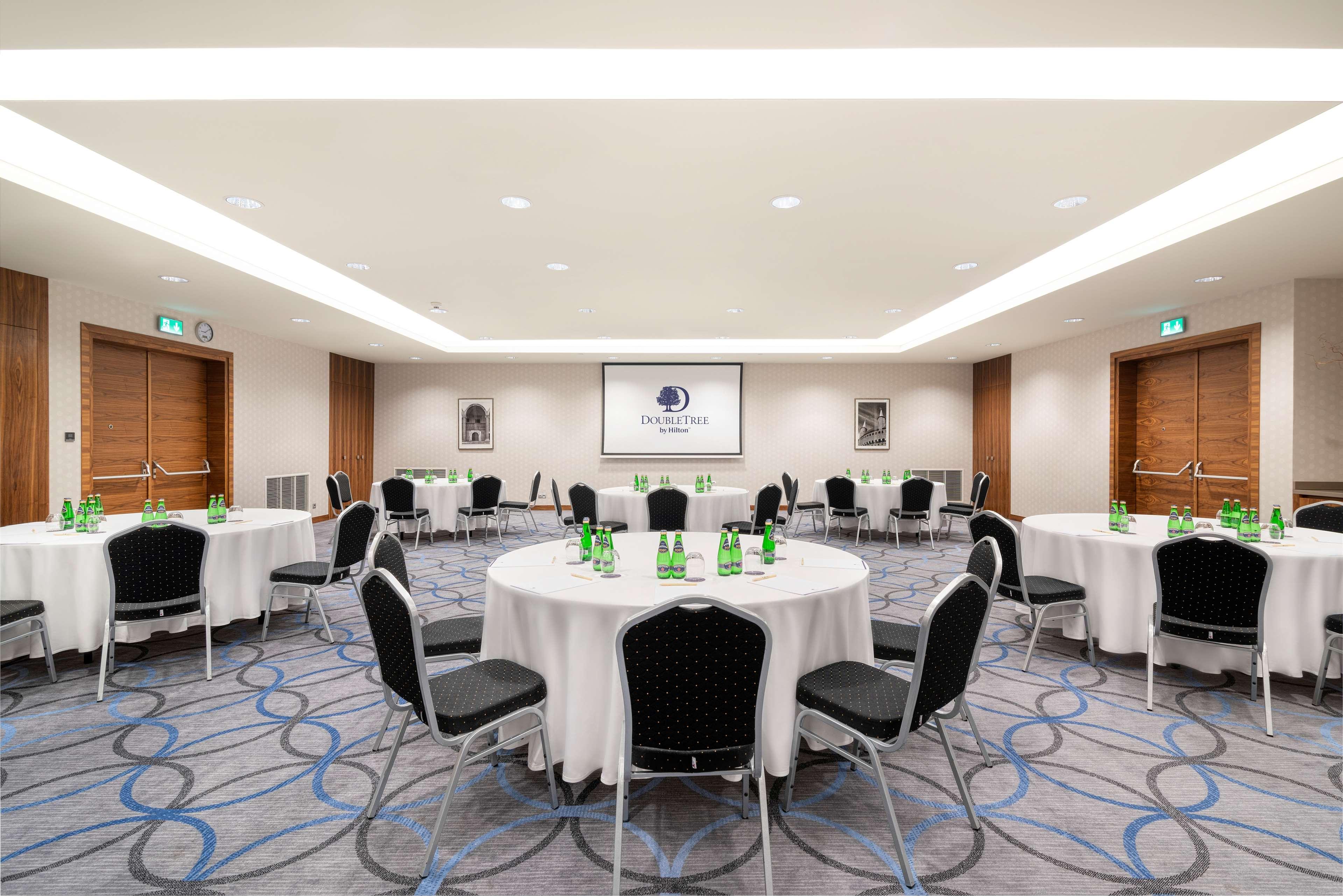 Doubletree By Hilton Krakow Hotel & Convention Center Bagian luar foto